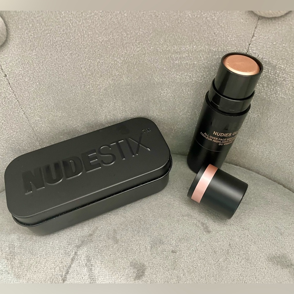 NUDESTIX Nudies Glow All Over Highlight Stick in Bubbly Bebe *NEW IN BOX!*